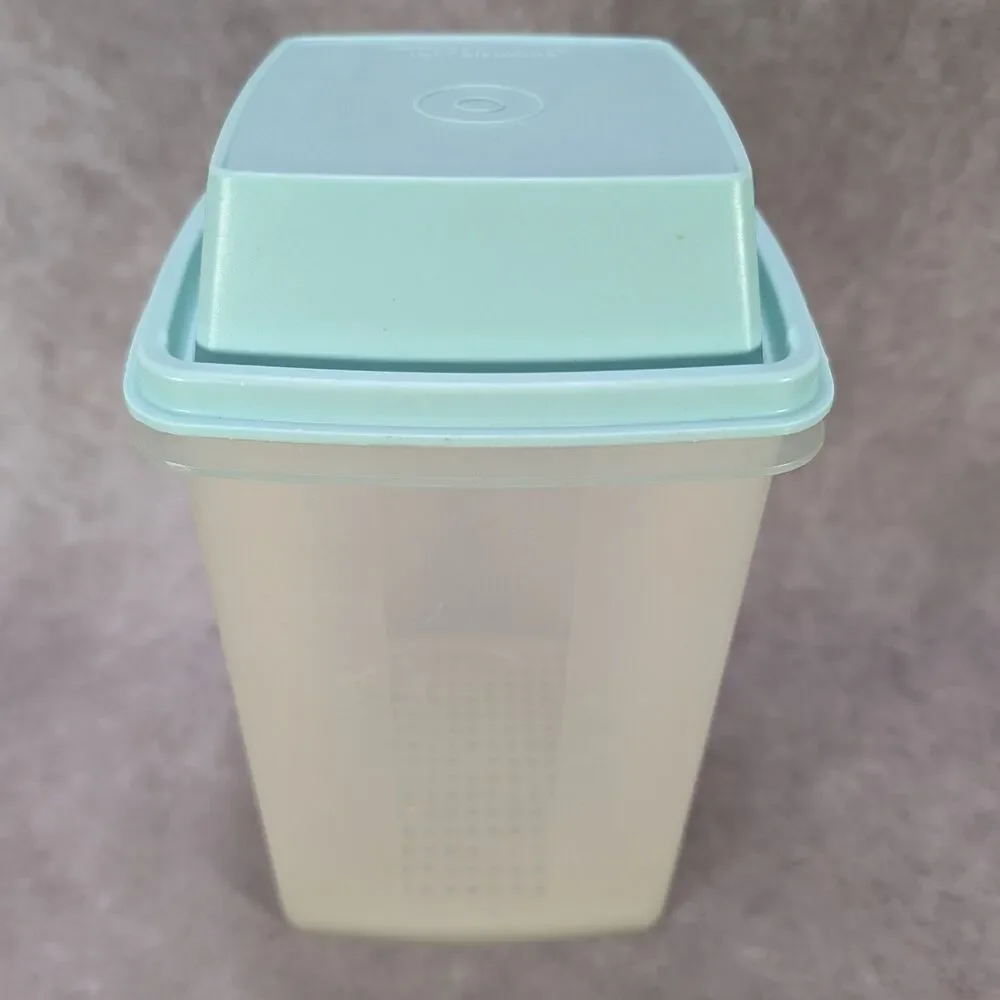 Tupperware Pickle Olive Jalapeno Strainer Keeper Container 1560 Light Blue Lid